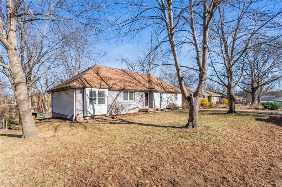810 NE Chestnut Street, Lees Summit, MO 64086 - Image #2