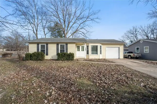 101 SE Brentwood Drive, Lee's Summit, MO 64063