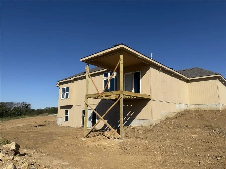 4843 N Poplar Avenue, Kansas City, MO 64156 - Image #2