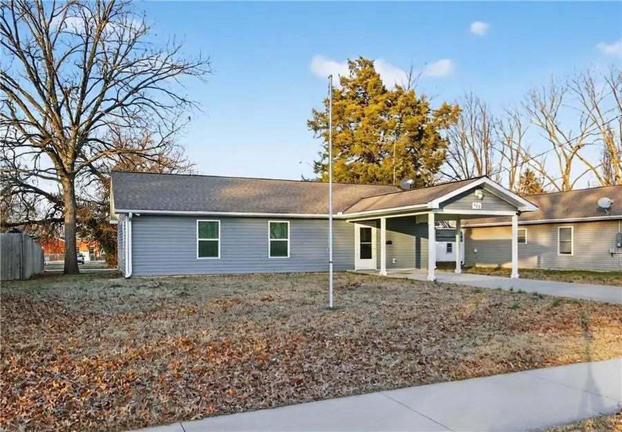 505 E Lee Street, Nevada, MO 64772 - #3