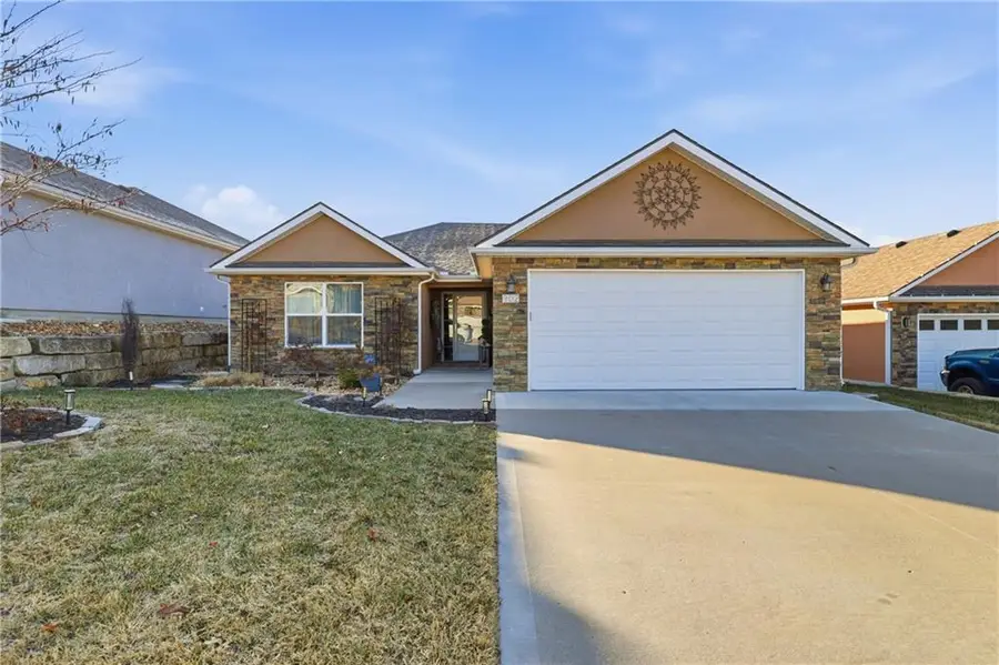 902 Highland Street, Pleasant Hill, MO 64080 - #2