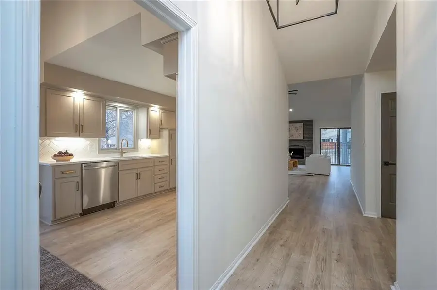 12891 Cambridge Court, Leawood, KS 66209 - Image #3