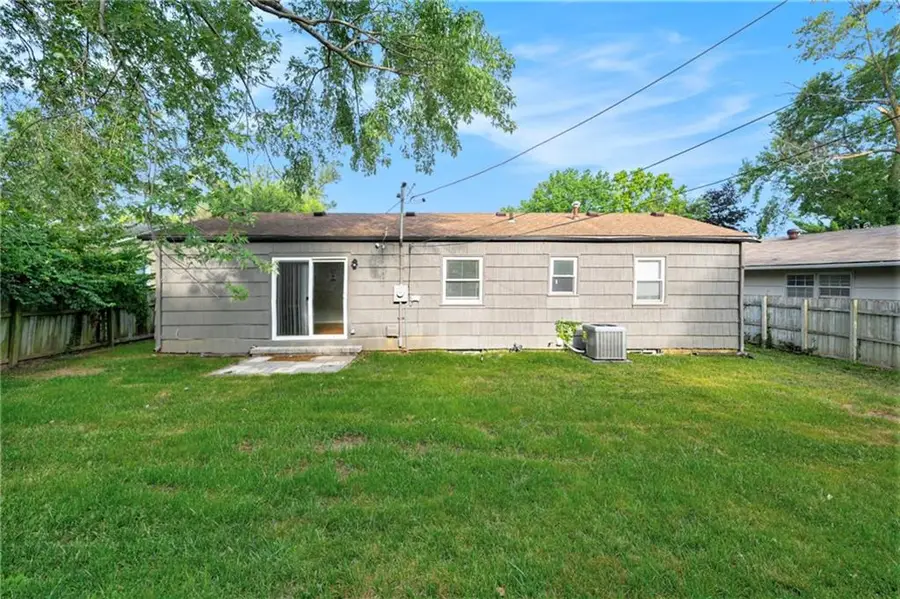 4305 Ditzler Avenue, Kansas City, MO 64133 - Image #3
