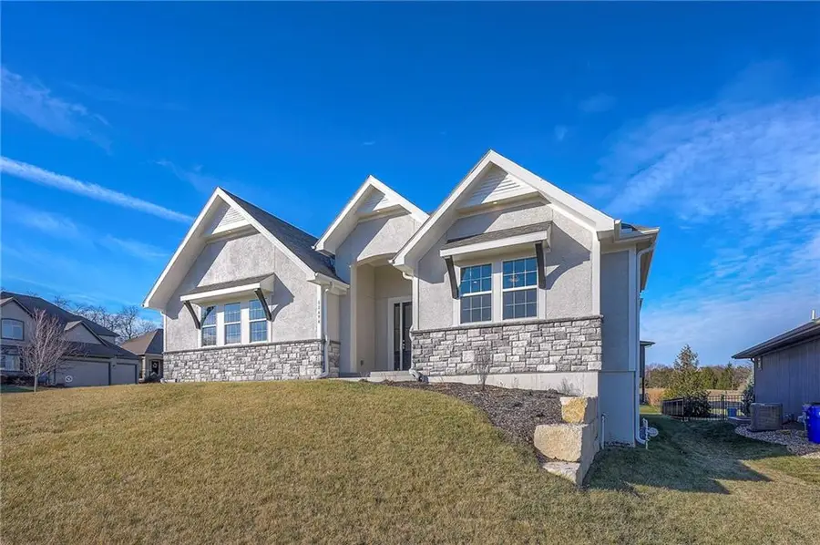 11494 S Longview Road, Olathe, KS 66061 - Image #2