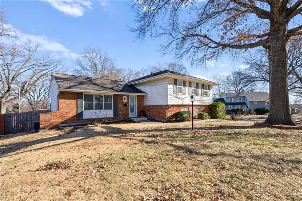 9229 Farley Lane, Overland Park, KS 66212 - Image #1