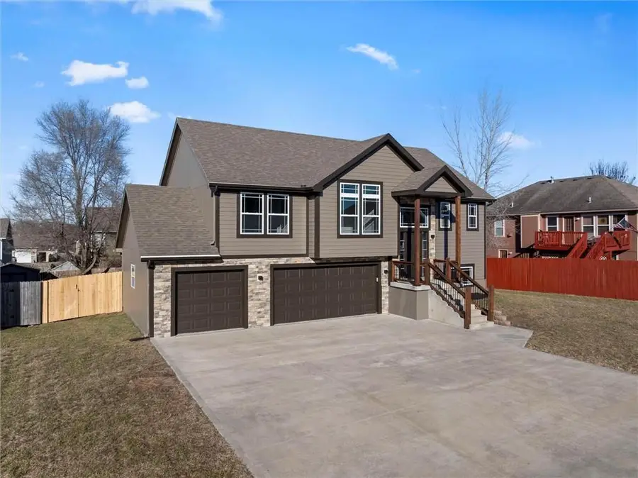 916 N Hickory Drive, Tonganoxie, KS 66086 - Image #3