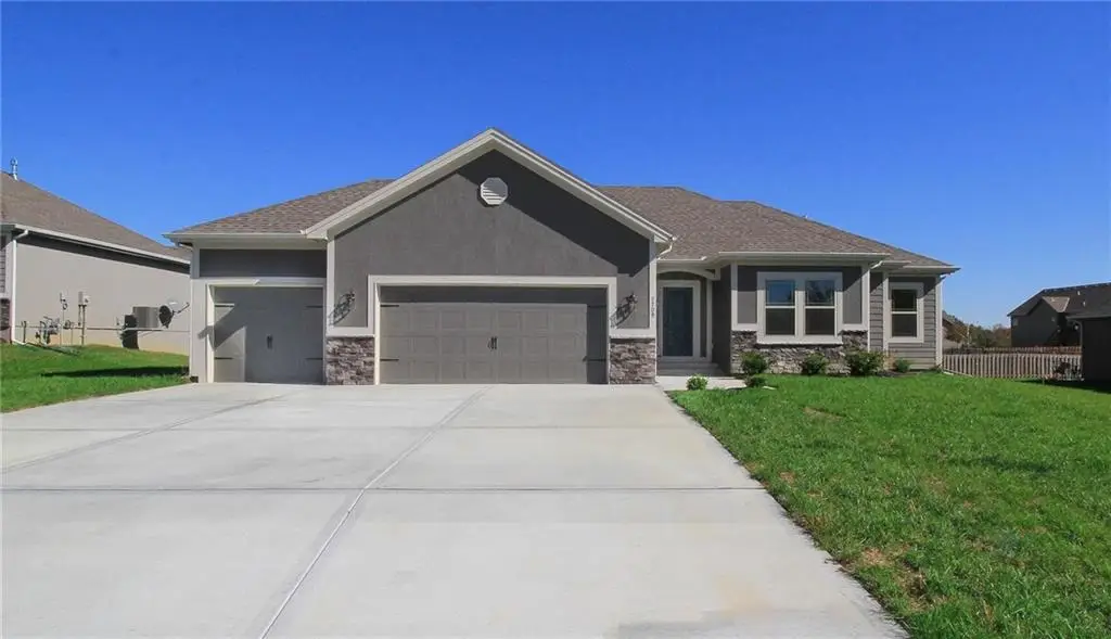 11105 N Bristol Avenue, Kansas City, MO 64156 - Image #1