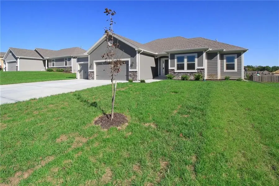 11105 N Bristol Avenue, Kansas City, MO 64156 - Image #2