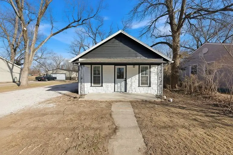 733 S Pecan Street, Ottawa, KS 66067 - Image #1