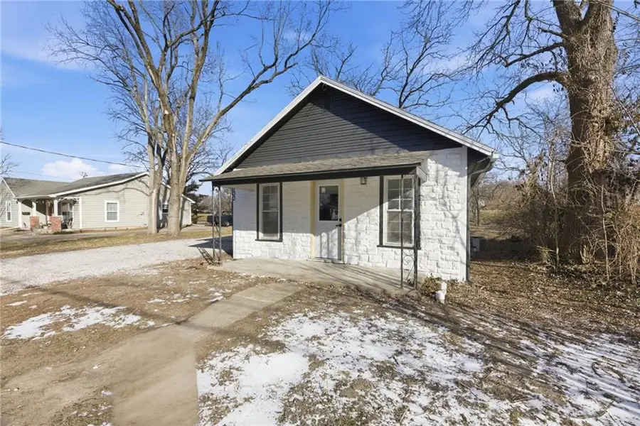 733 S Pecan Street, Ottawa, KS 66067 - Image #2