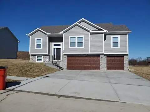 1202 NW 4th Street, Oak Grove, MO 64075 - #1