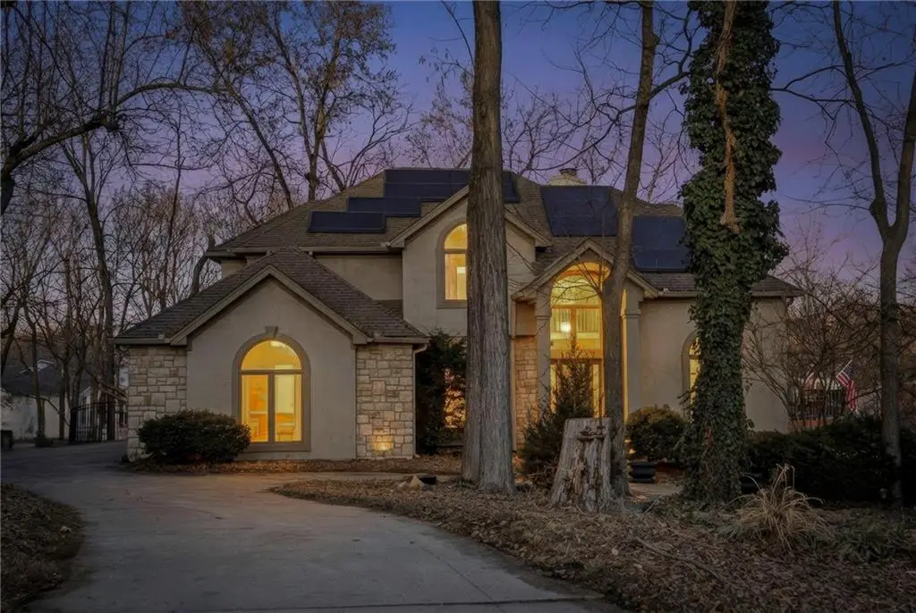 8210 NW Roberts Road, Weatherby Lake, MO 64152 - Image #1