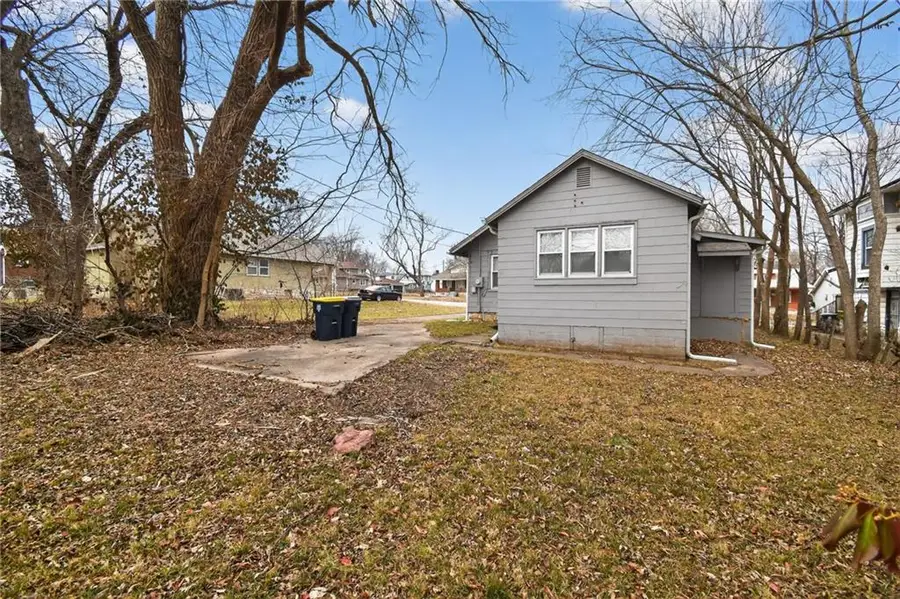 2407 E 68th Terrace, Kansas City, MO 64132 - Image #2