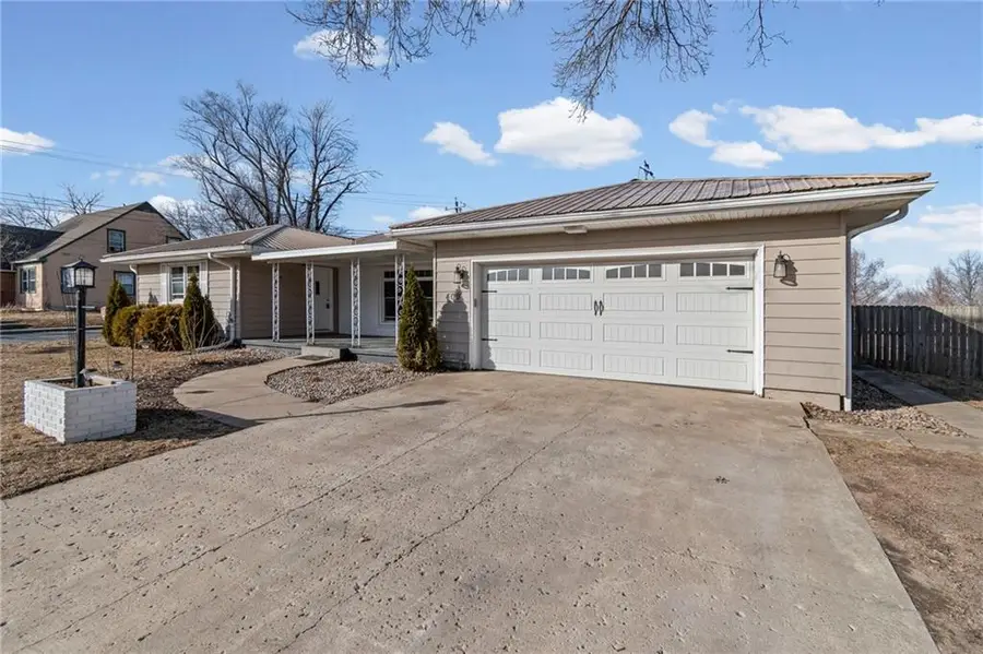 409 W Main Street, Maysville, MO 64469 - #2