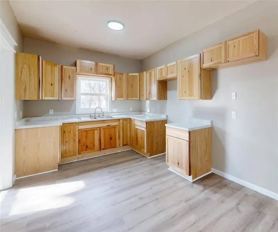 425 N Washington Street, Nevada, MO 64772 - #2