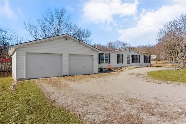 1 Deepwoods Court, Linn Valley, KS 66040