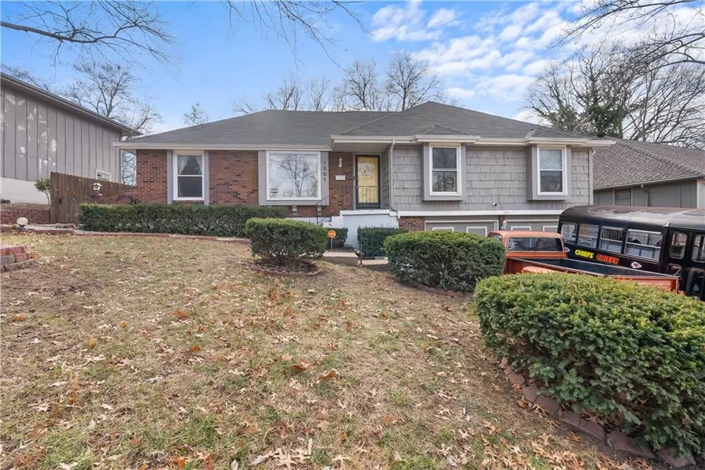 1301 E 98th Terrace, Kansas City, MO 64131 - Image #1