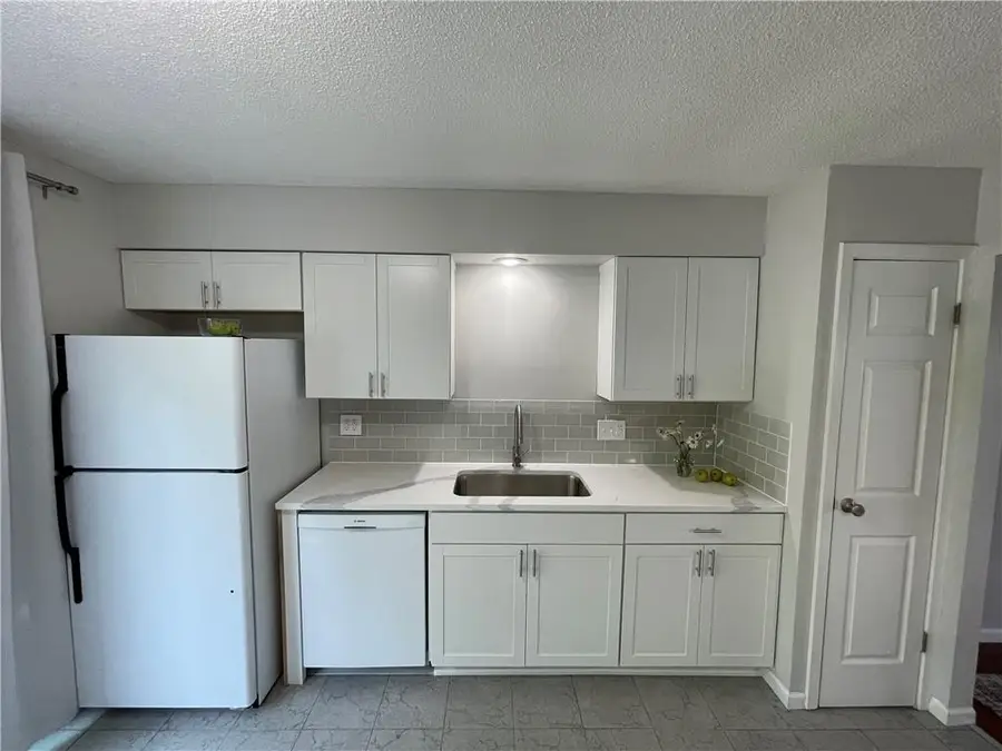 3301 Bridge Manor Drive, Kansas City, MO 64137 - Image #2