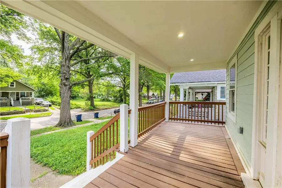 4114 Agnes Avenue, Kansas City, MO 64130 - #3