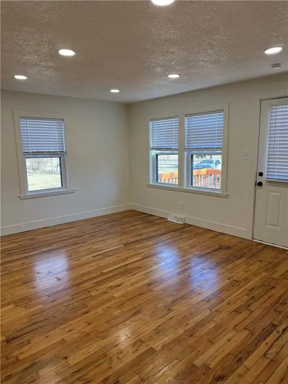 11306 Grandview Road, Kansas City, MO 64137 - #3