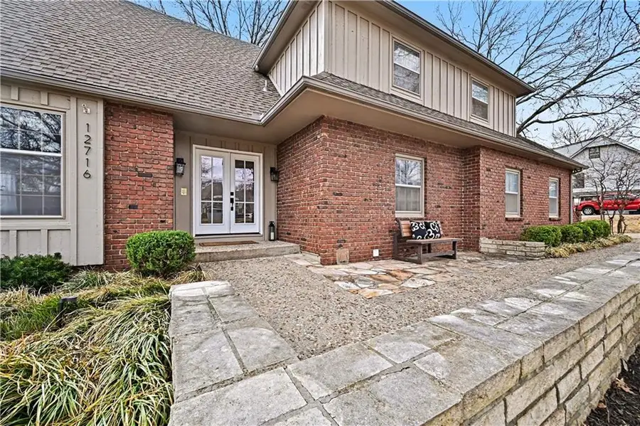 12716 Oakmont Drive, Kansas City, MO 64145 - #2