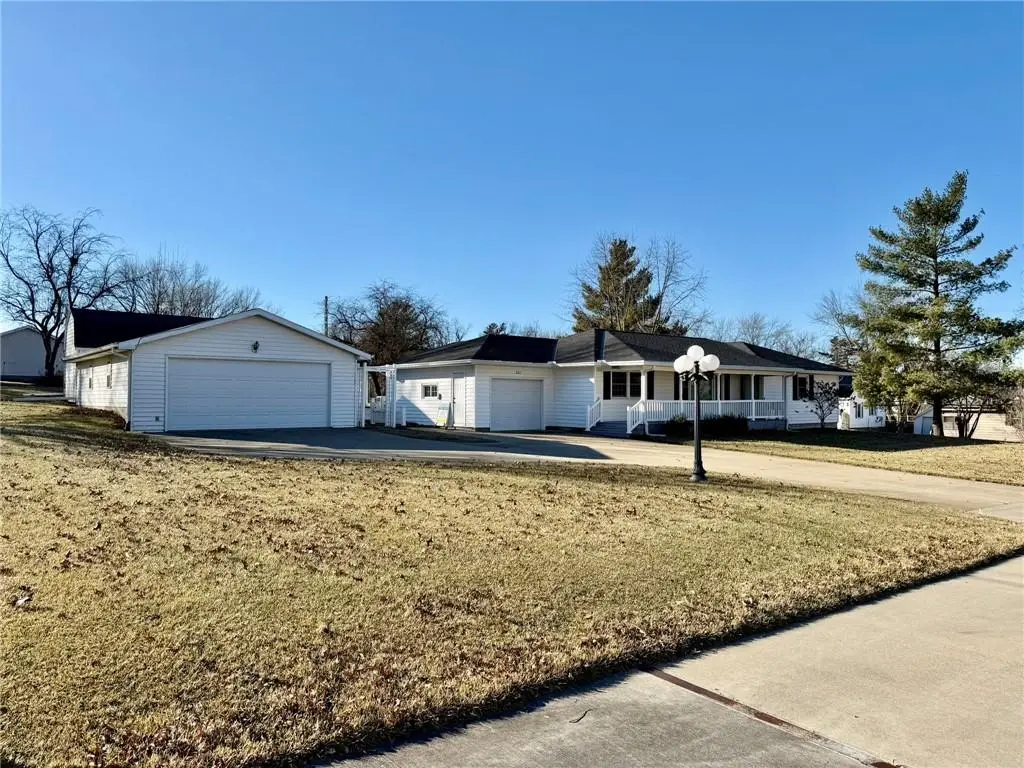 320 W Torrance Street, Maryville, MO 64468 - #1