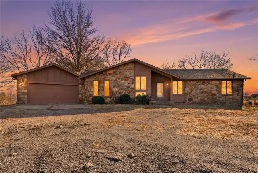 5725 Malcolm Lake Road, Edgerton, MO 64444 - Image #2