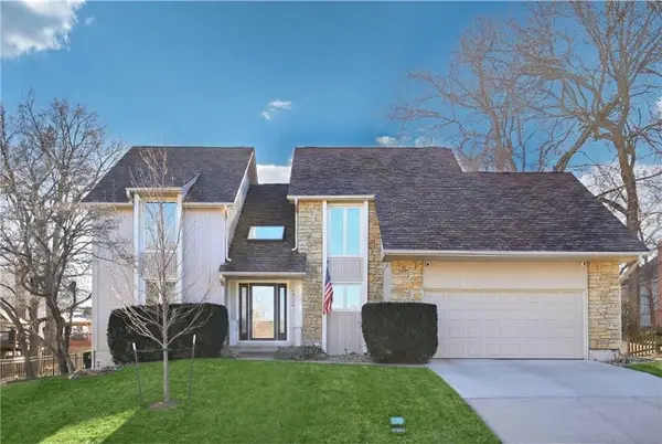 4014 NE Woodridge Drive, Lee's Summit, MO 64064