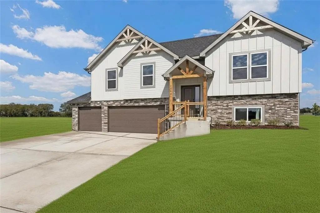 121 SW Nelson Drive, Blue Springs, MO 64014 - Image #1