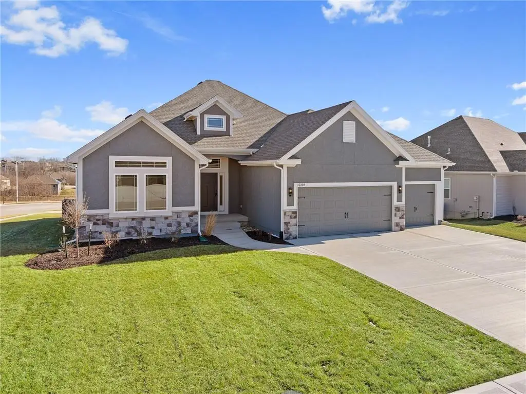 10205 N Winchester Avenue, Kansas City, MO 64156 - #1