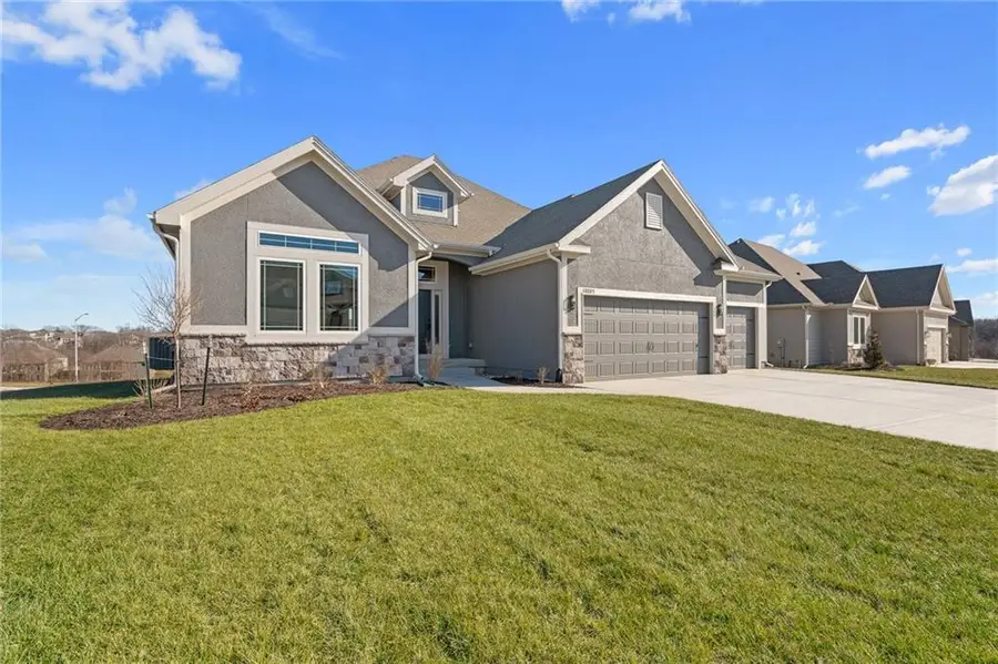 10205 N Winchester Avenue, Kansas City, MO 64156 - #3