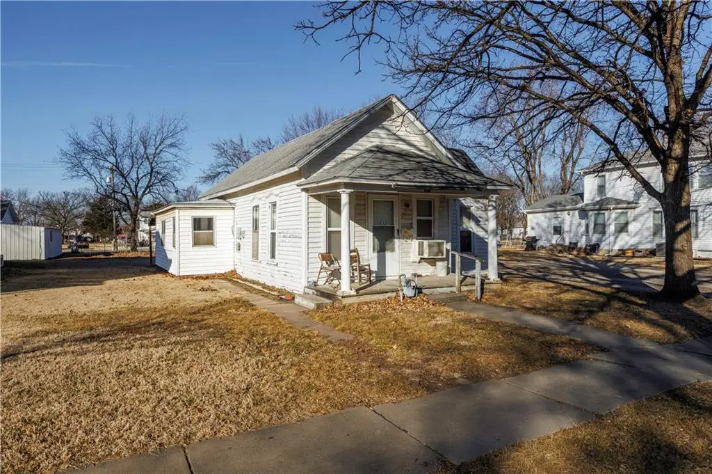 623 N 6th Street, Fredonia, KS 66736 - #1