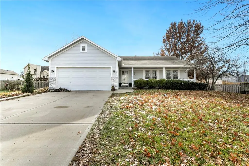 15609 Pebble Drive, Basehor, KS 66007 - Image #1