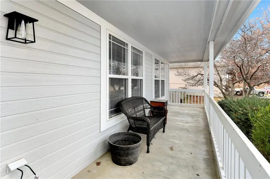 15609 Pebble Drive, Basehor, KS 66007 - Image #3