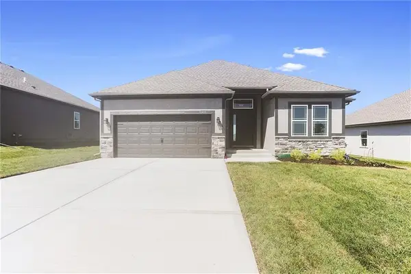 11464 N Auburndale Circle, Kansas City, MO 64157