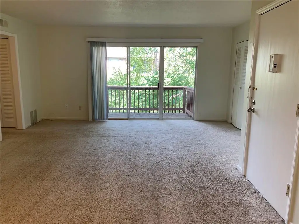 8604 Countryshire Lane, Kansas City, MO 64133 - Image #1