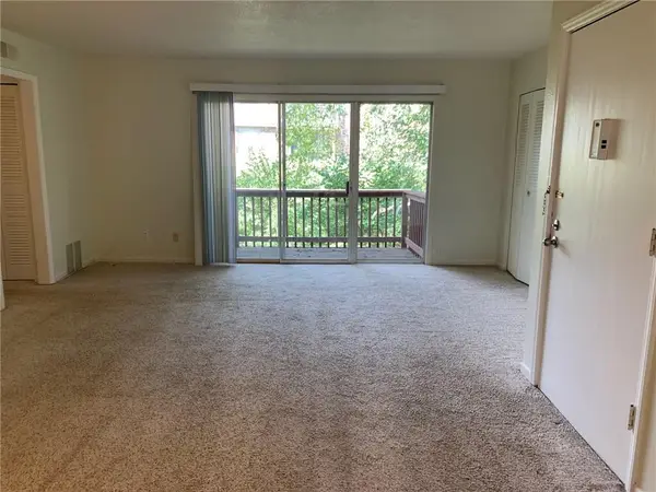 8604 Countryshire Lane, Kansas City, MO 64133