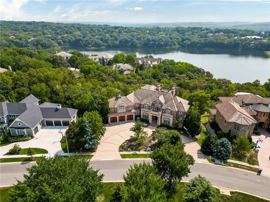 27596 W Highland Circle, Olathe, KS 66061 - Image #3