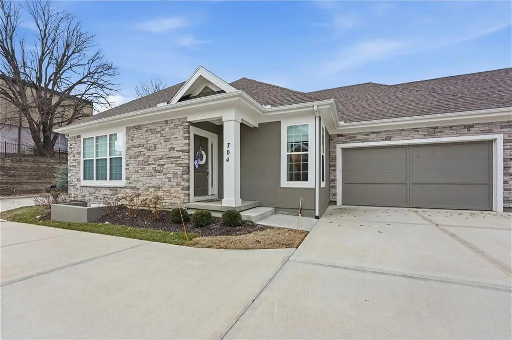 704 E 110th Terrace, Kansas City, MO 64131 - Image #1