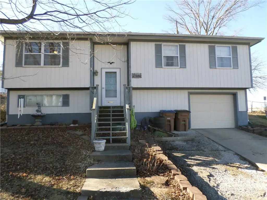 712 W Street, Atchison, KS 66002 - #1