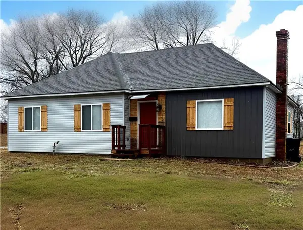 210 W 7th Street, Knob Noster, MO 65336