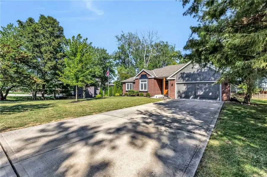 7803 NW Lynns Lane, Weatherby Lake, MO 64152 - Image #2