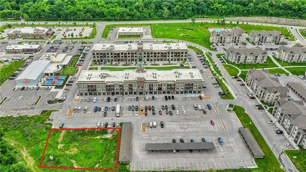 15425 Old Town Drive, Parkville, MO 64152 - Image #1