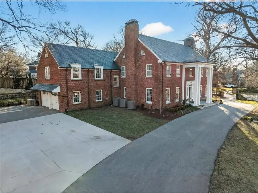 5353 Sunset Drive, Kansas City, MO 64112 - #3