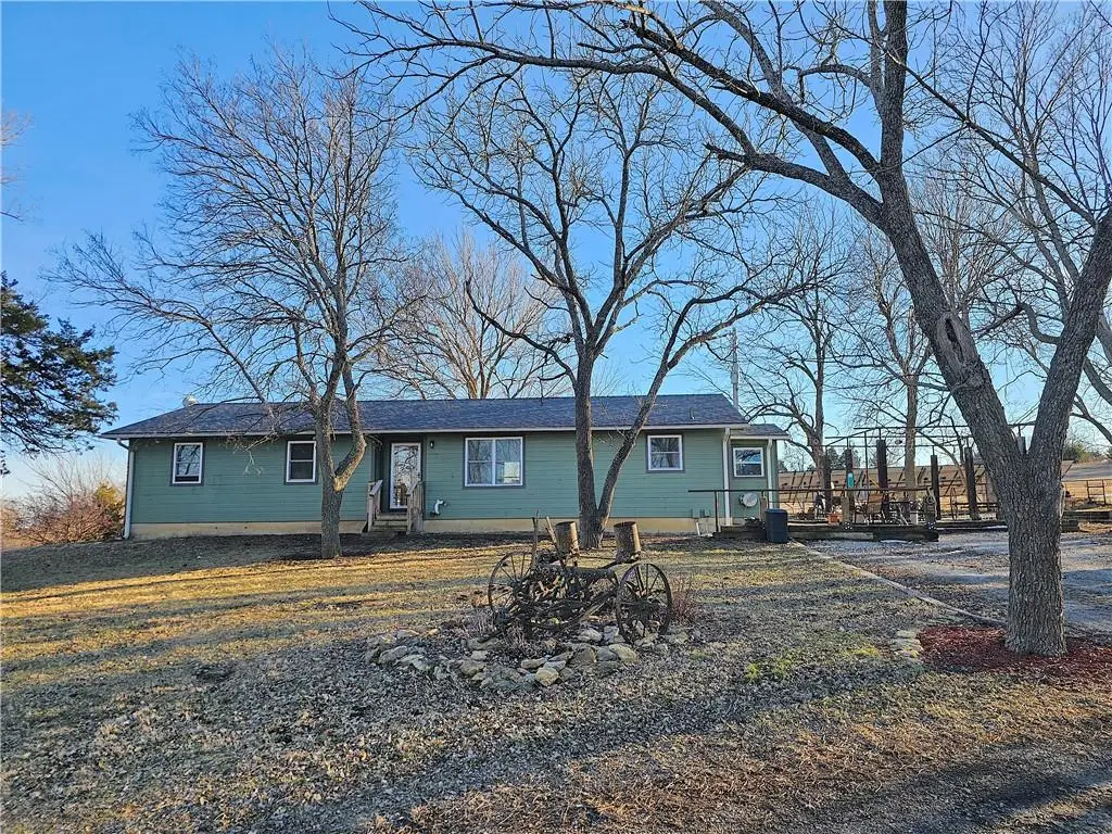 31881 NW Barton Road, Garnett, KS 66032 - #1