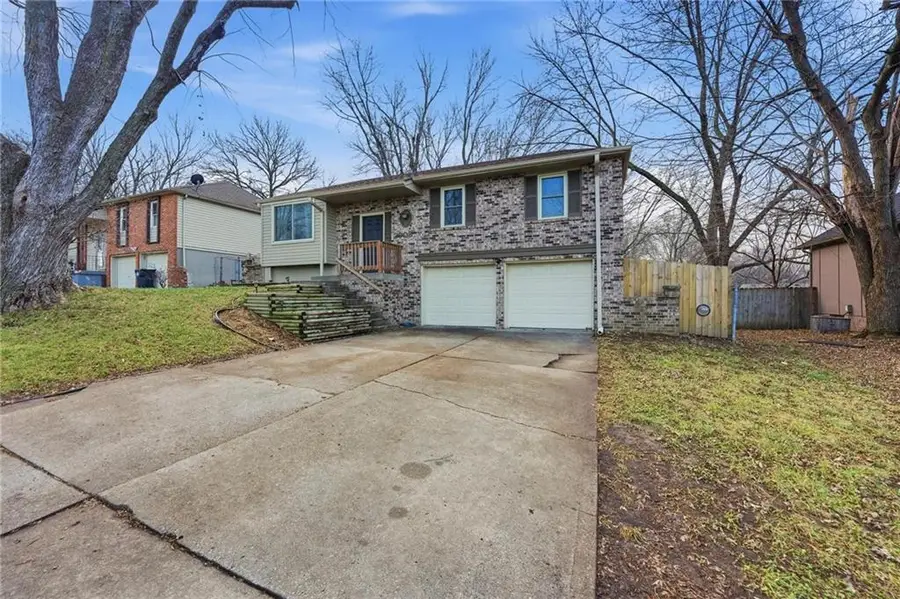 2908 NW Canterbury Road, Blue Springs, MO 64015 - Image #2