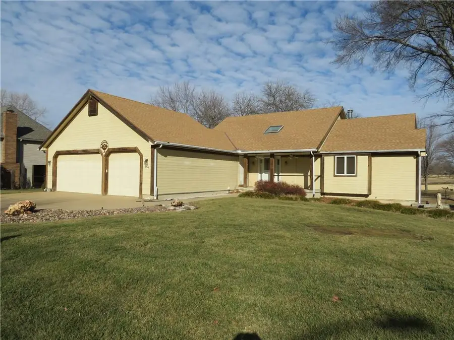 114 Overhill Drive, Paola, KS 66071 - Image #2