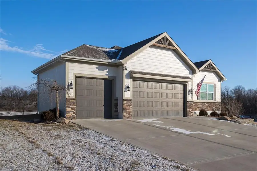 1300 NW Crestwood Drive, Grain Valley, MO 64029 - #2