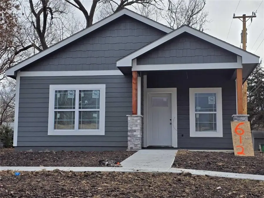 612 E 6th Street, Ottawa, KS 66067 - #2