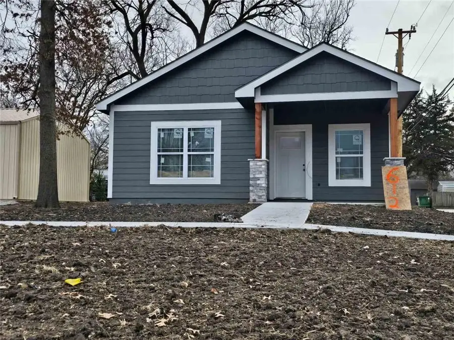 612 E 6th Street, Ottawa, KS 66067 - #3